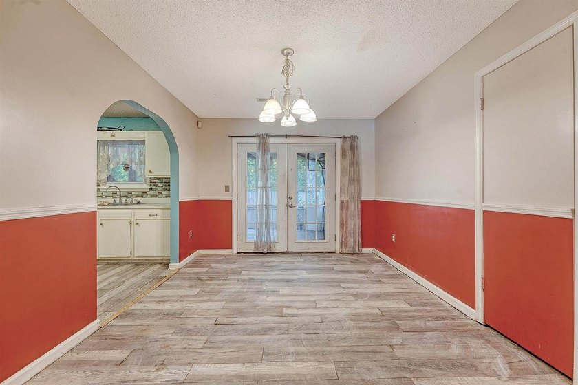 Welcome to this spacious 3+ bedroom, 2 bath home in the - photo 10