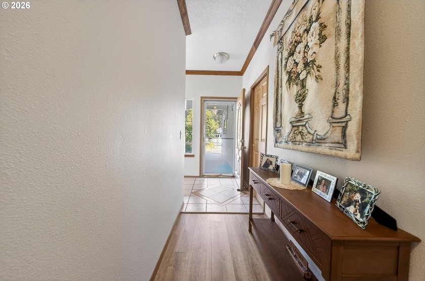 Welcome home to this well-maintained property located at the end - photo 4
