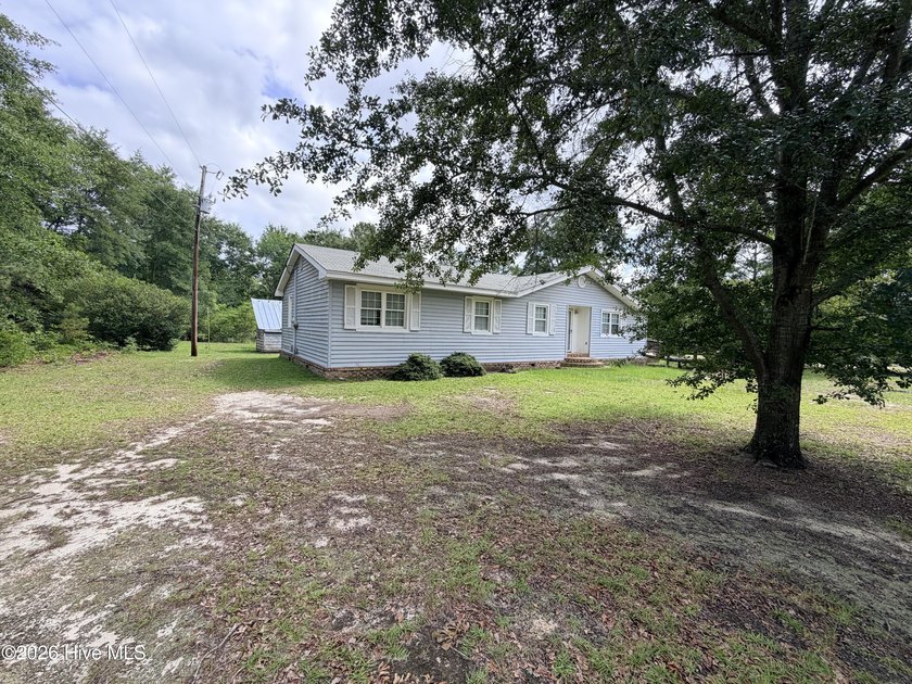 Investment Opportunity with Great Potential! This home has good - photo 2
