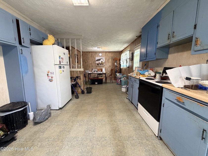 Investment Opportunity with Great Potential! This home has good - photo 3