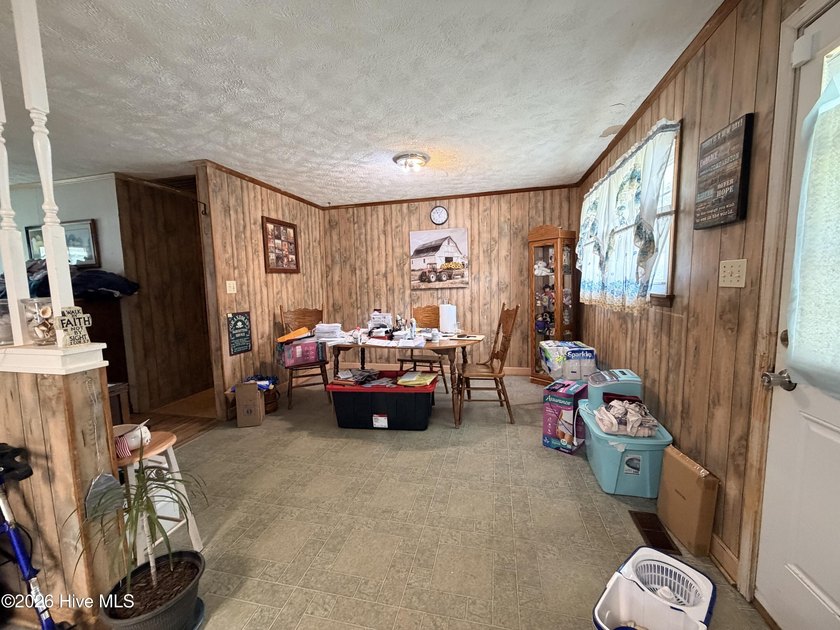 Investment Opportunity with Great Potential! This home has good - photo 5