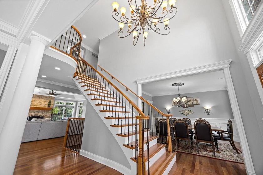 Welcome to this exceptional all-brick residence, ideally - photo 9