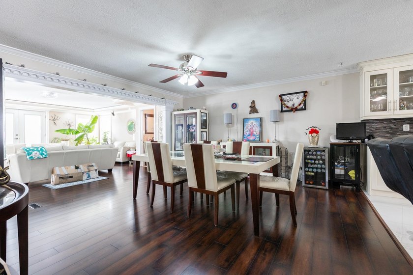 First time on the market and ONE OF A KIND in the neighbourhood! - photo 7