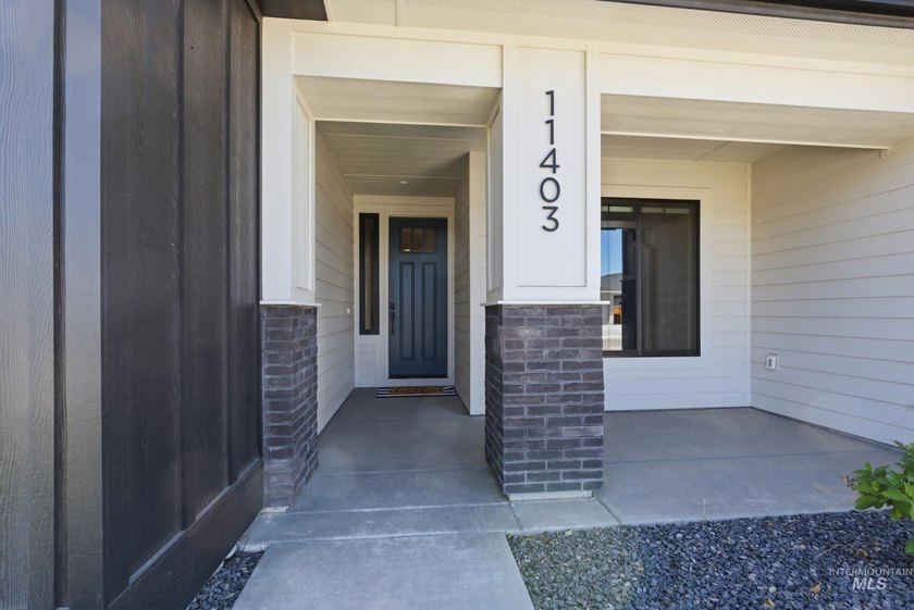 Stunning 4-bedroom, 3-bath home offers a spacious upstairs BONUS - photo 7