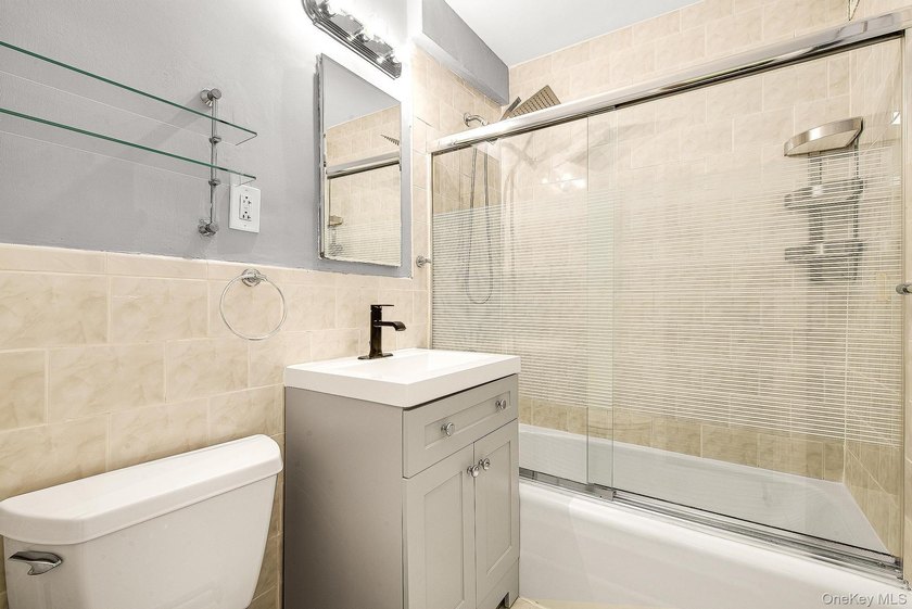 Welcome to this beautifull Full one bedroom facing South, with - photo 12