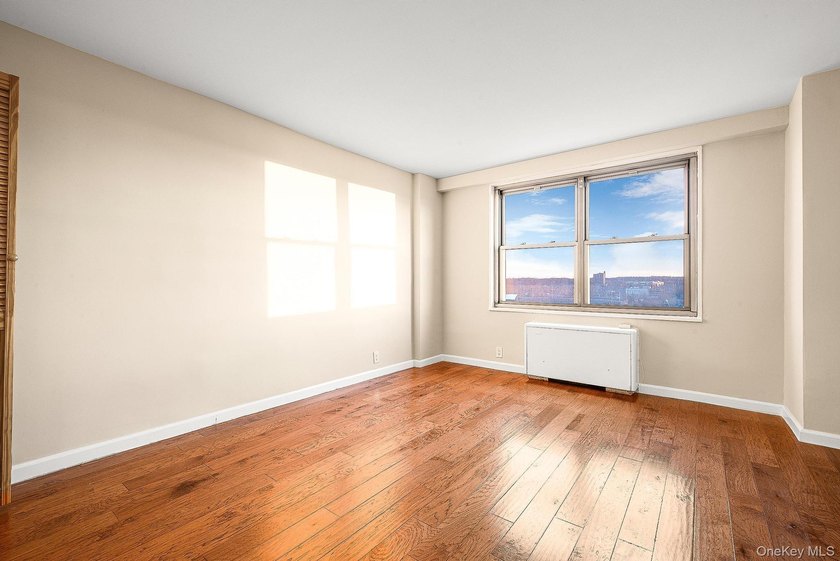 Welcome to this beautifull Full one bedroom facing South, with - photo 14