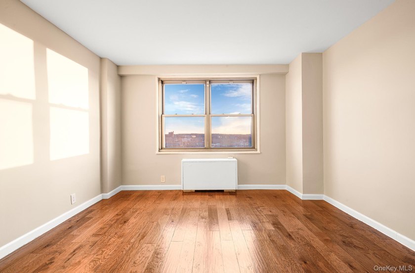 Welcome to this beautifull Full one bedroom facing South, with - photo 15
