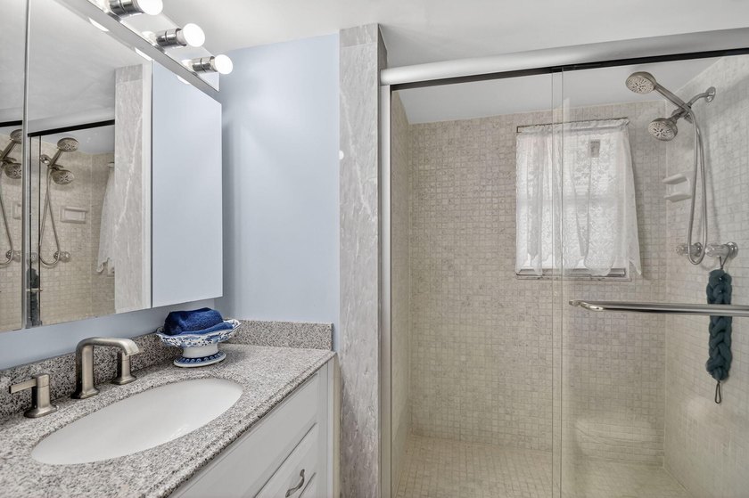 Step into resort style living in this upgraded 3 bedroom, 2 bath - photo 15