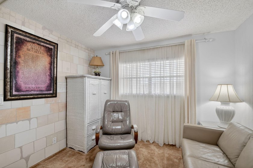 Step into resort style living in this upgraded 3 bedroom, 2 bath - photo 21