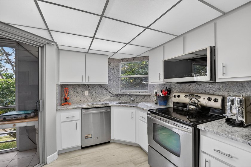 Step into resort style living in this upgraded 3 bedroom, 2 bath - photo 29
