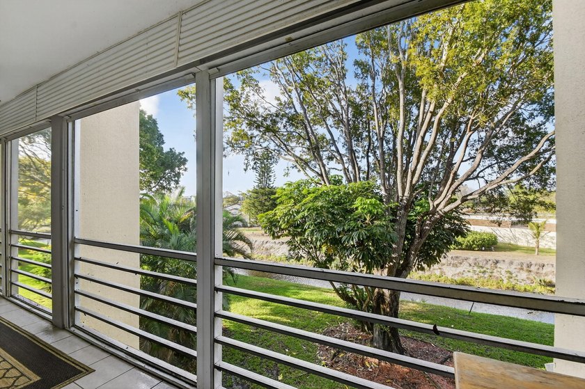 Step into resort style living in this upgraded 3 bedroom, 2 bath - photo 33