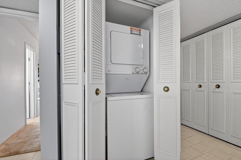 Step into resort style living in this upgraded 3 bedroom, 2 bath - photo 34