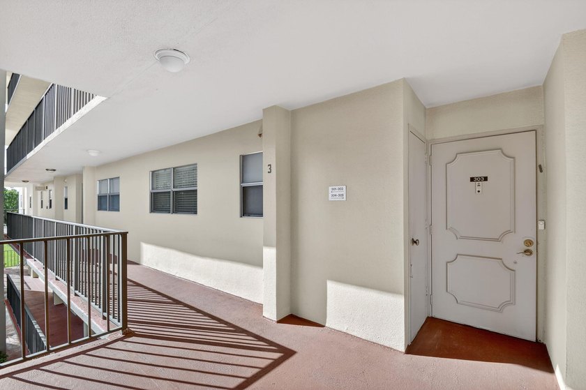 Step into resort style living in this upgraded 3 bedroom, 2 bath - photo 36