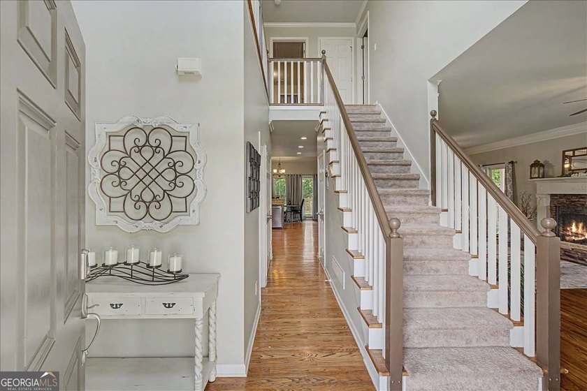 Welcome home to this spacious 5 bedroom, 4.5 bathroom residence - photo 8