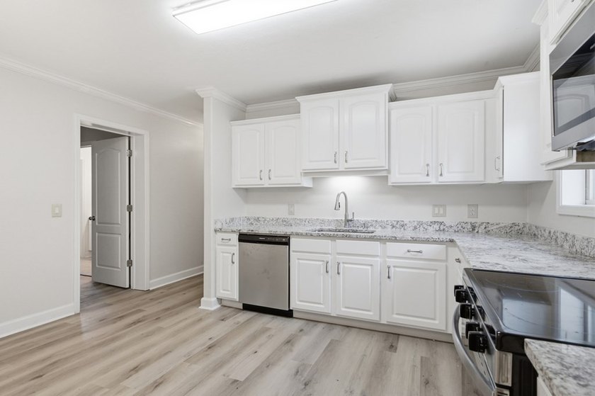 Newly renovated home in the highly desired Oak Grove School - photo 6