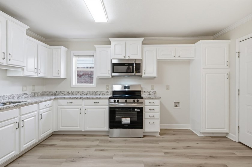 Newly renovated home in the highly desired Oak Grove School - photo 7