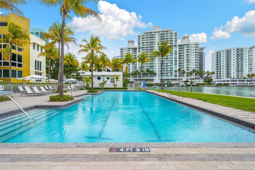 Breathtaking Sunset &amp; Skyline Views from Private, Guard-Gated - photo 27