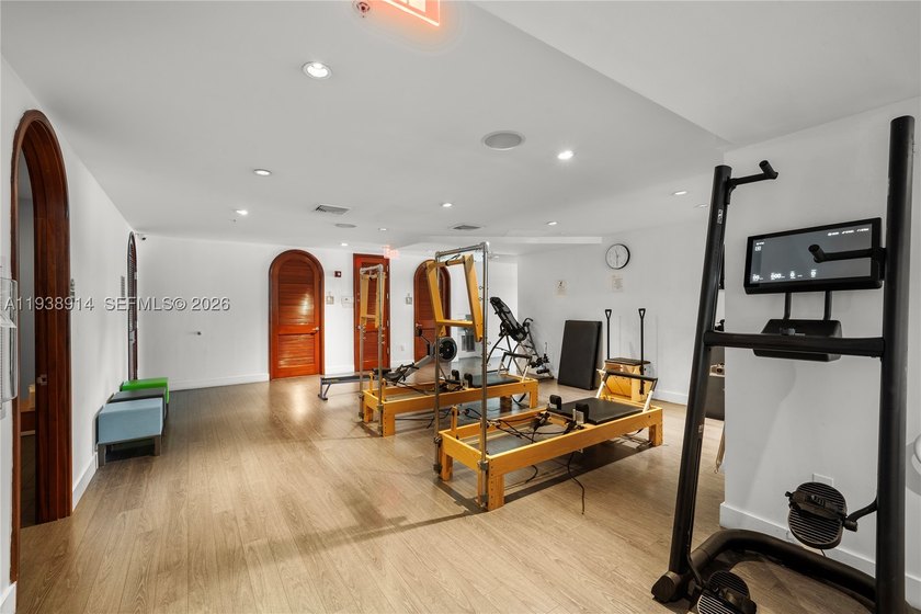 Breathtaking Sunset &amp; Skyline Views from Private, Guard-Gated - photo 33