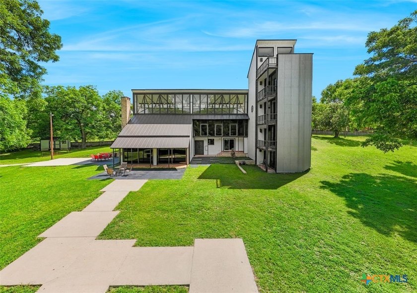 Exquisite O'Neil Ford, a prime example of mid-century Texas - photo 46