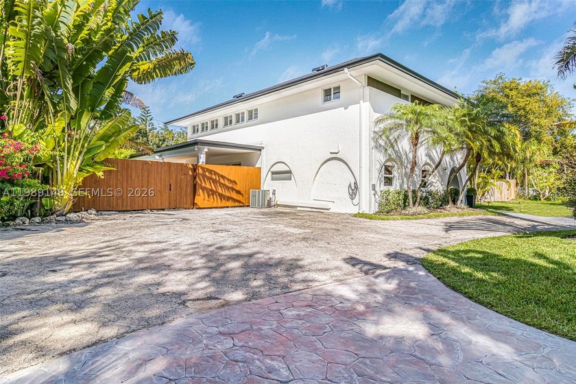 This magnificent estate spans 3,402 SQFT and sits on a lushly - photo 3