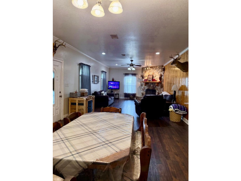 Great Home for Entertaining! This home is just off Hwy. 90 on a - photo 5