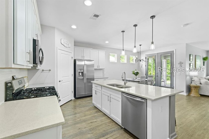 Welcome home to this pristine gem in the gated Reserve section - photo 12