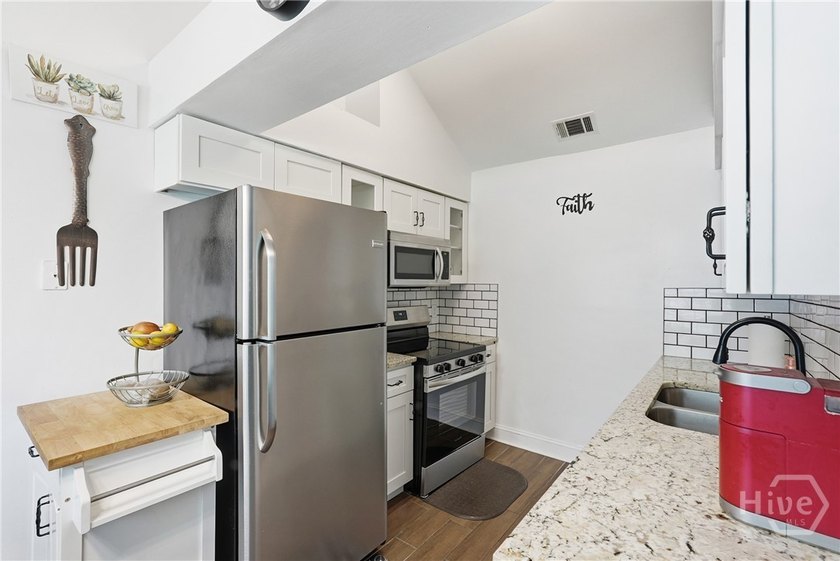 Welcome to 126 S Robinhood Drive, a charming 3-bedroom, 2-bath - photo 12
