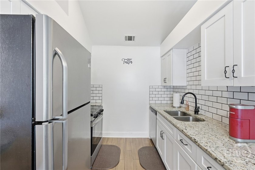 Welcome to 126 S Robinhood Drive, a charming 3-bedroom, 2-bath - photo 13