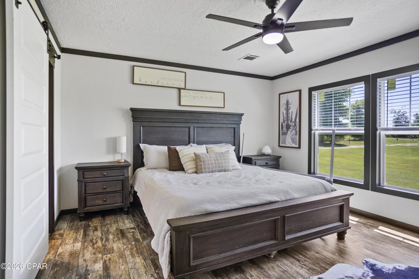 MOTIVATED SELLERS!! This beautiful, well-maintained home is - photo 5