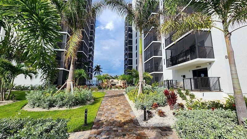 Elevated coastal living awaits from this 11th-floor luxury - photo 15