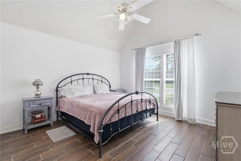 Welcome to 126 S Robinhood Drive, a charming 3-bedroom, 2-bath - photo 15