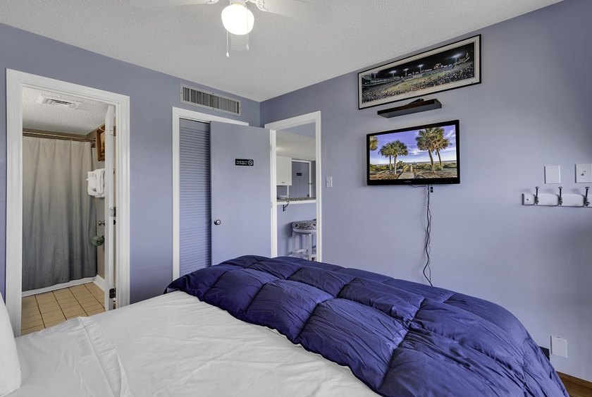 Welcome to Myrtle Beach Resort! This 2 bedroom 2 bath top floor - photo 16