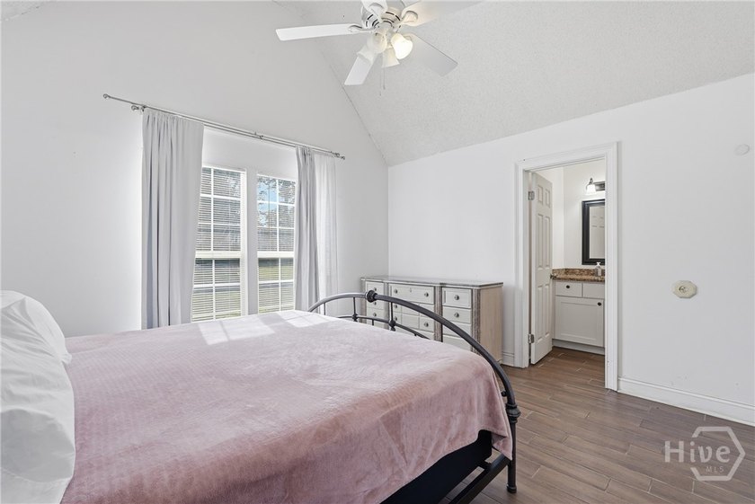 Welcome to 126 S Robinhood Drive, a charming 3-bedroom, 2-bath - photo 18