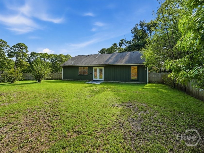 Welcome to 126 S Robinhood Drive, a charming 3-bedroom, 2-bath - photo 24