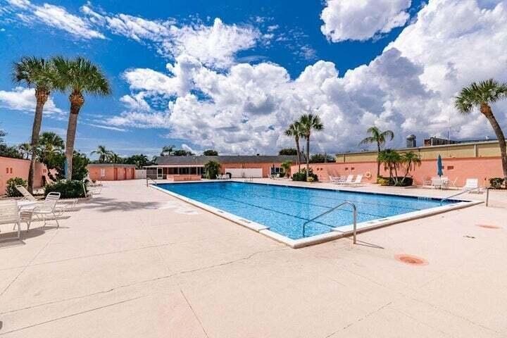 Looking for the Florida Retirement Lifestyle on a budget? Then - photo 24