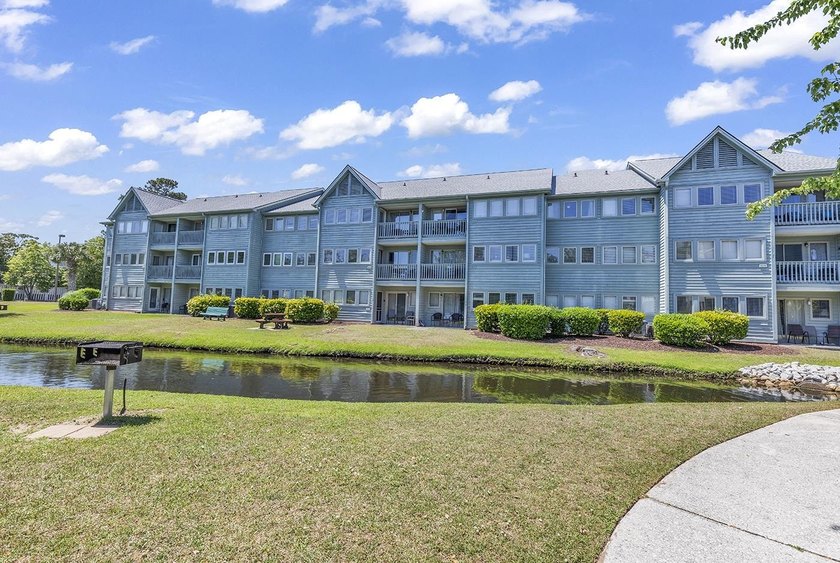 Welcome to Myrtle Beach Resort! This 2 bedroom 2 bath top floor - photo 25