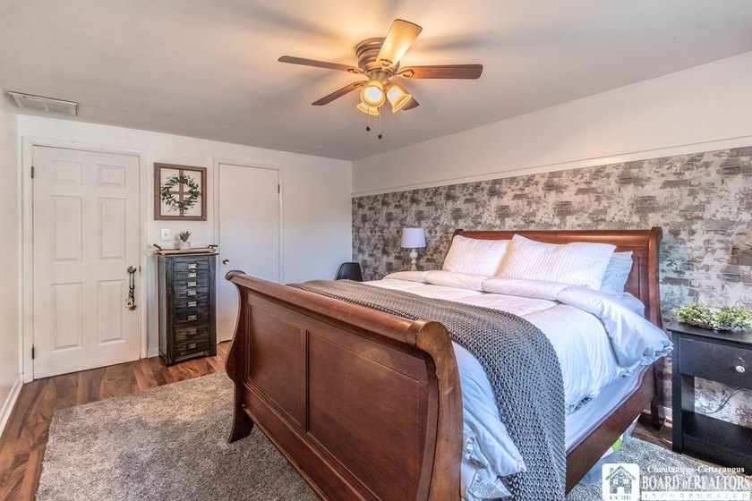 Are you looking for a spacious 3 bedroom, 1.5 bath home near all - photo 26