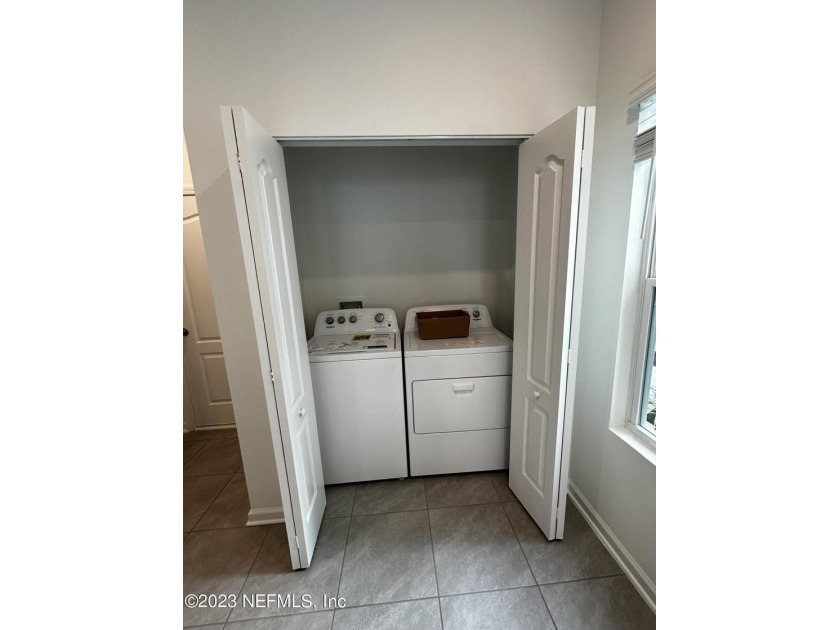 Almost new town-home, offers 3 bedrooms, 2.5 baths, and a 1-car - photo 30