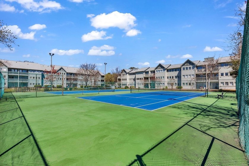 Welcome to Myrtle Beach Resort! This 2 bedroom 2 bath top floor - photo 34