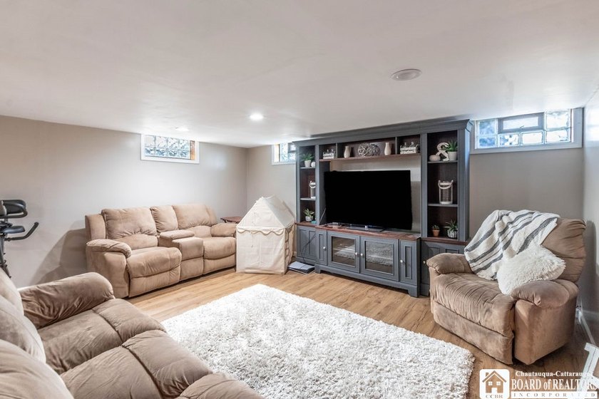 Are you looking for a spacious 3 bedroom, 1.5 bath home near all - photo 36
