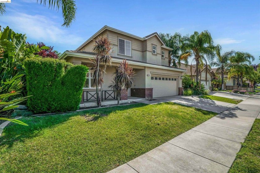 Price Improved! Move-in ready 5 bedroom, 3 bath home offering - photo 8