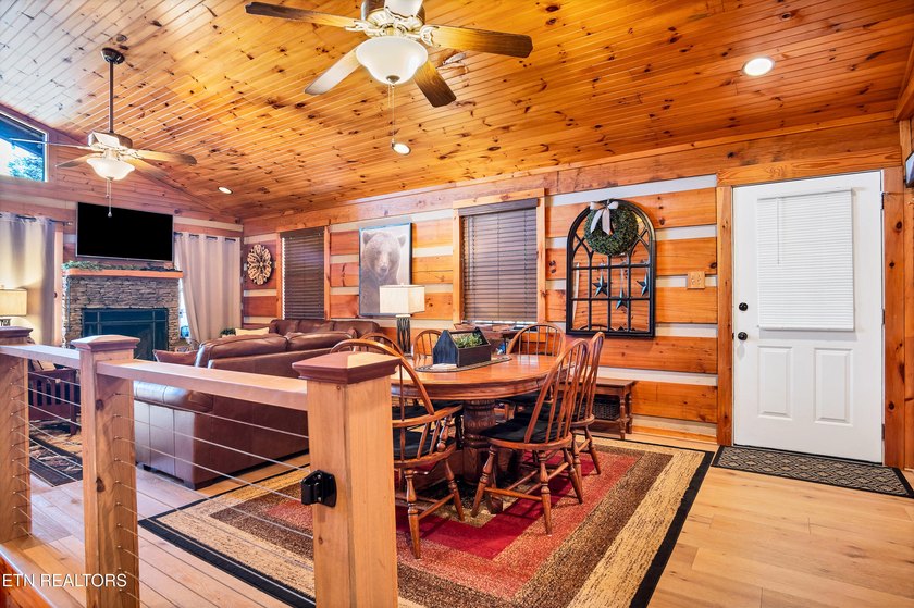 Fully furnished charming cabin in Laurel Valley. Cabin has been - photo 14
