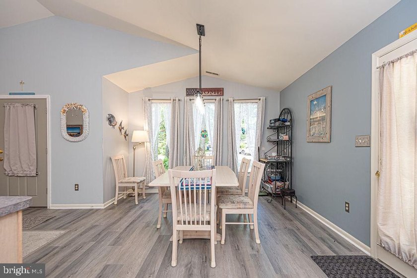 Beautifully maintained and move-in ready home located in the - photo 12