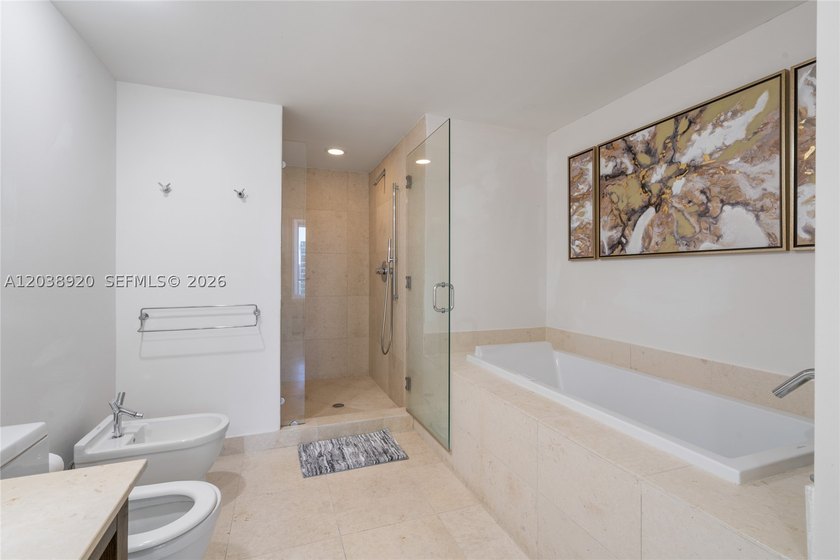 Experience luxury living at Icon Brickell Tower I. This bright - photo 18