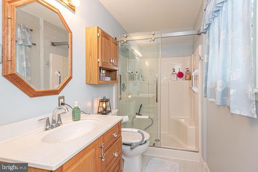 Beautifully maintained and move-in ready home located in the - photo 20