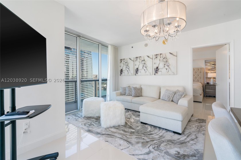 Experience luxury living at Icon Brickell Tower I. This bright - photo 32