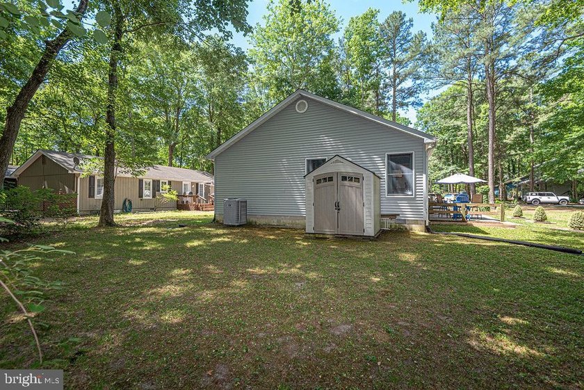 Beautifully maintained and move-in ready home located in the - photo 35