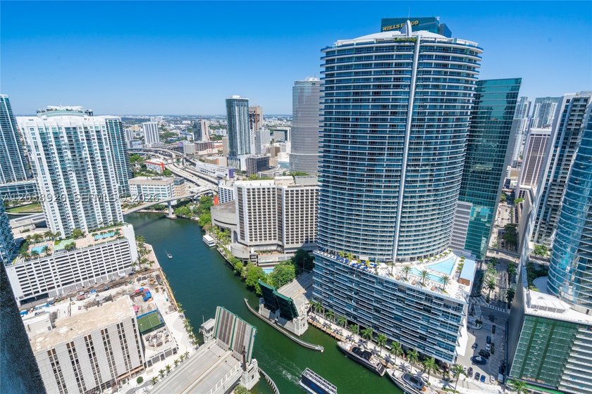 Experience luxury living at Icon Brickell Tower I. This bright - photo 37