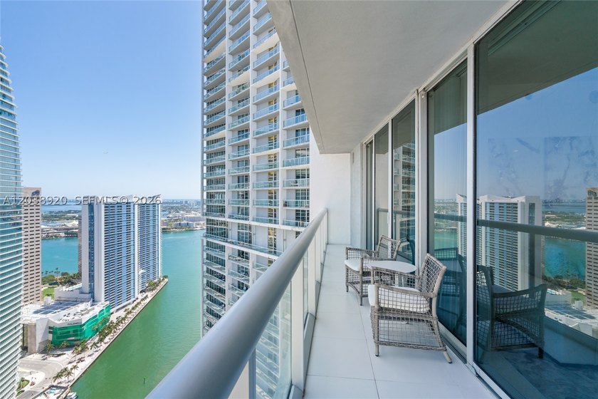 Experience luxury living at Icon Brickell Tower I. This bright - photo 38