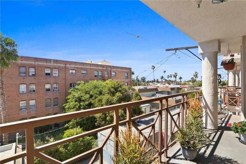 Showcasing an exceptional layout, open-concept design, and - photo 20